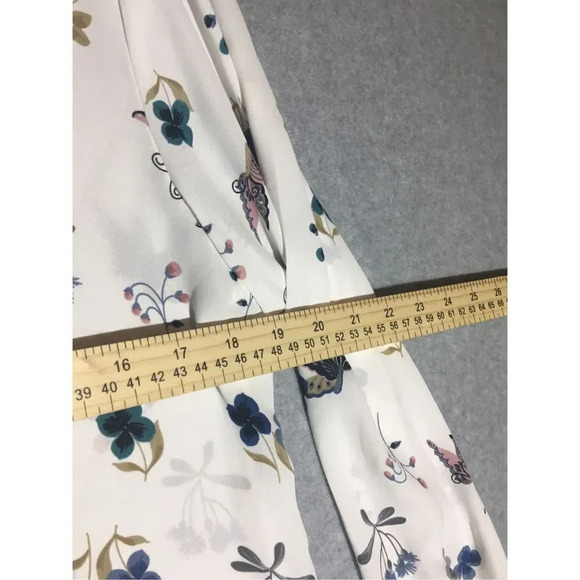 Womens Loft Blouse Size Small Butterfly Floral Boho Casual Capsule Wardrobe - Picture 3 of 4